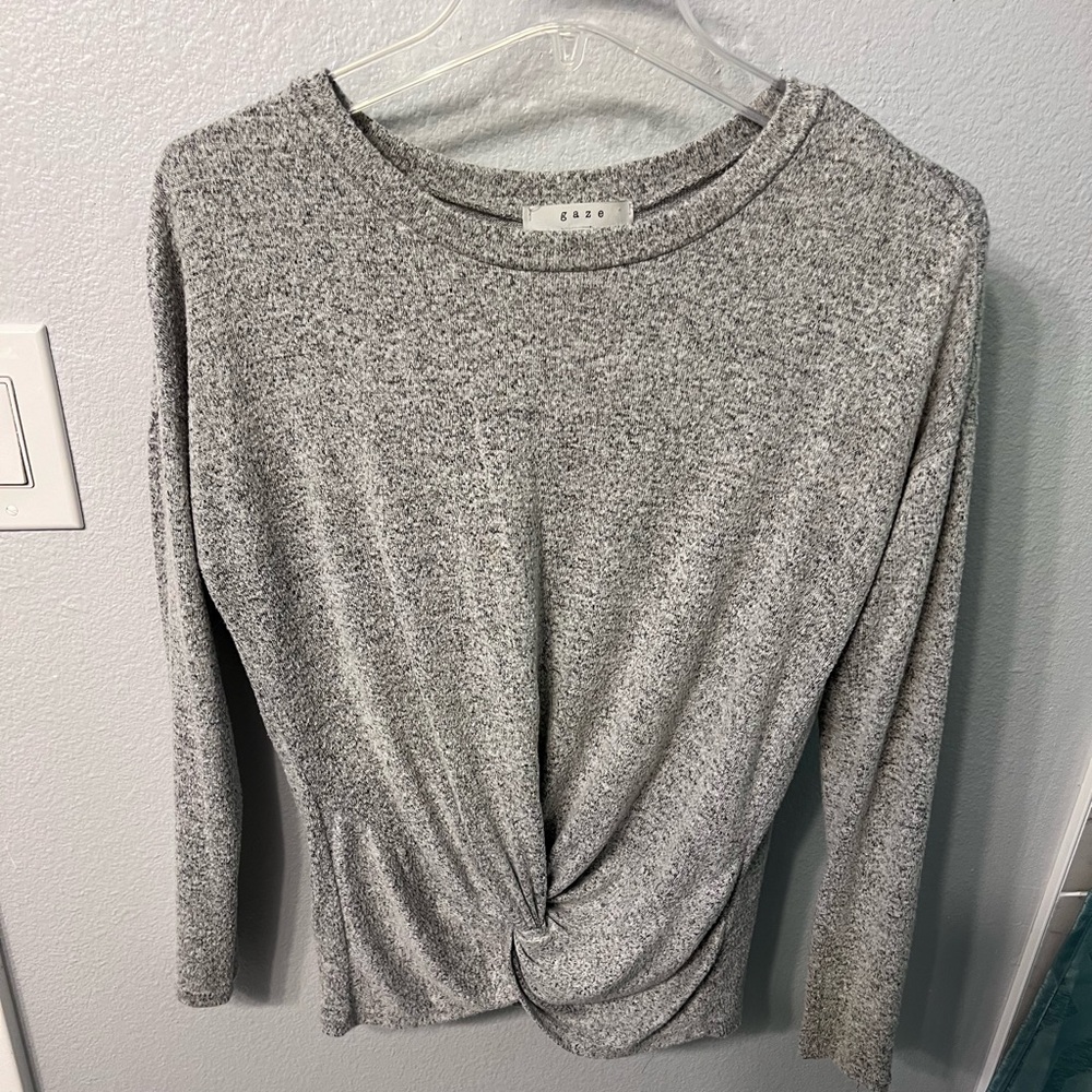 GRAY LONG SLEEVE SHIRT WITH TWISTED BOTTOM